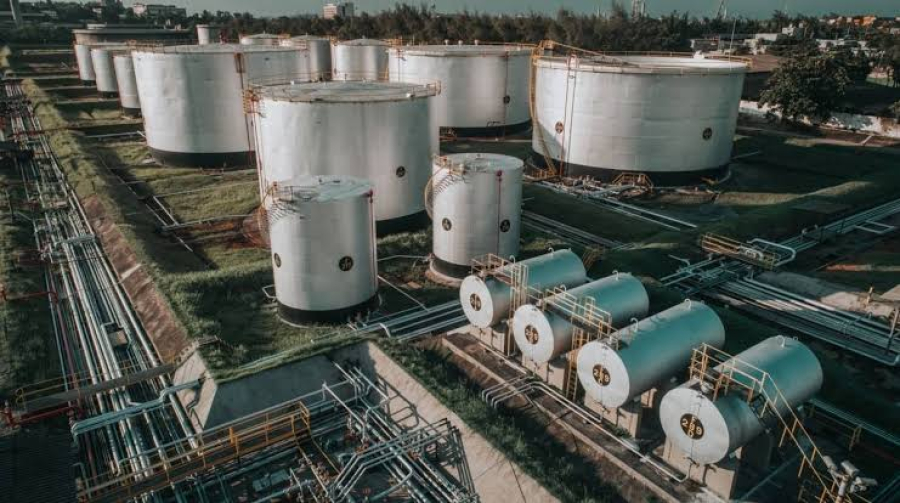 Governo do Rio suspende seis distribuidoras ligadas à Refit por dívida bilionária de ICMS