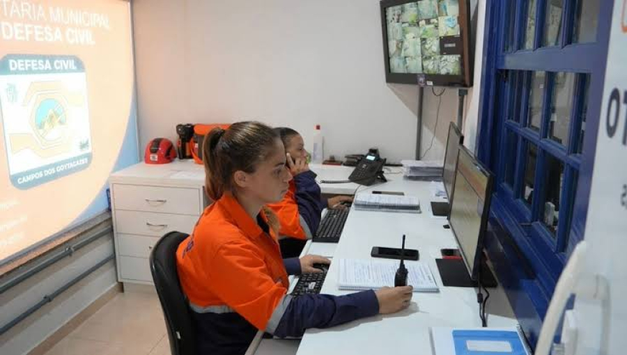 Defesa Civil monitora áreas de risco após chuva forte em Campos dos Goytacazes